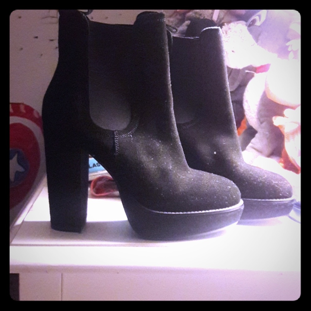 I am 7, boots are 8